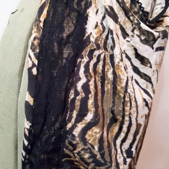 Marciano Tiger Zebra Animal Print skirt with lace trim on sides, size small - Picture 10 of 11